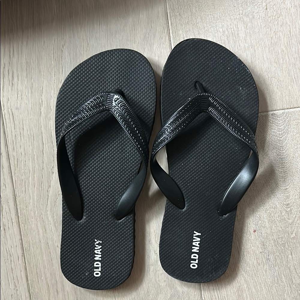 Old Navy Black Flip Flops